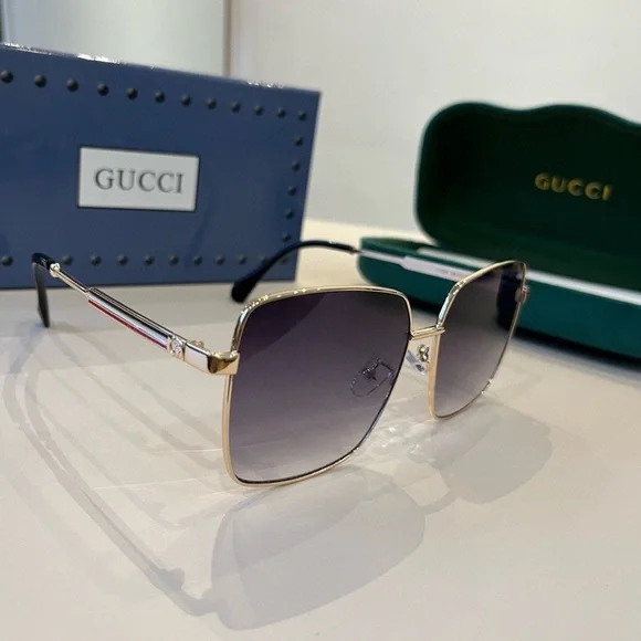 Gucci Gold and Black Women's Sunglasses - Picture 7 of 10